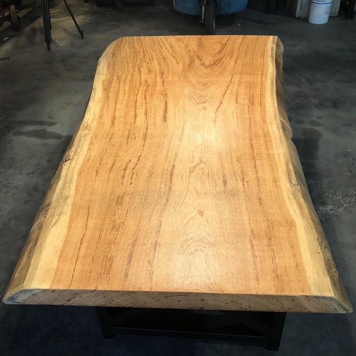 Baumstammtisch nr 803 - länge 2.20 m1 - 8 cm dick