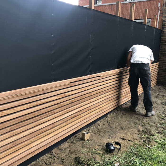 Doppelseitiger Ipé Zaun 4x4 cm mit EPDM-Folie