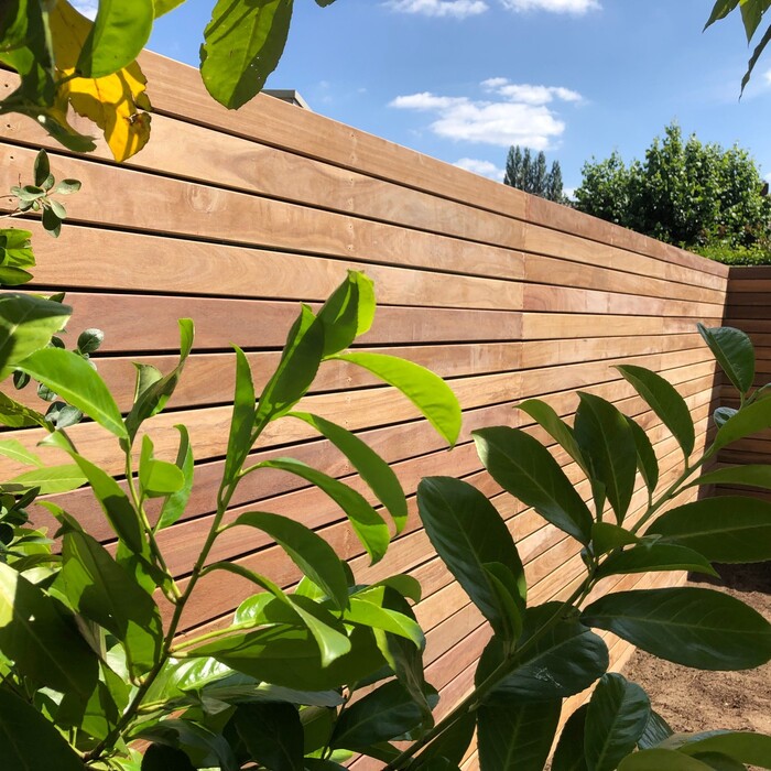 Exklusiver Sichtschutzzaun aus Ipe 2,0x9,0cm