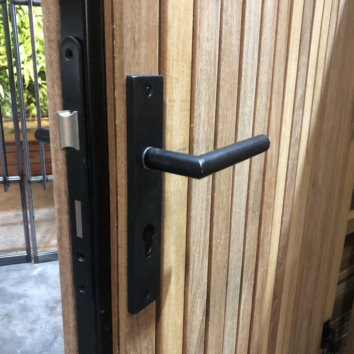 Hartholz IPE modern Gartentor - 4,0 cm Lamellen beidseitig