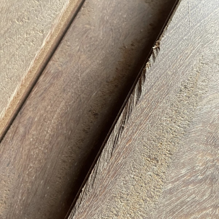 Holz mit Beschädigung