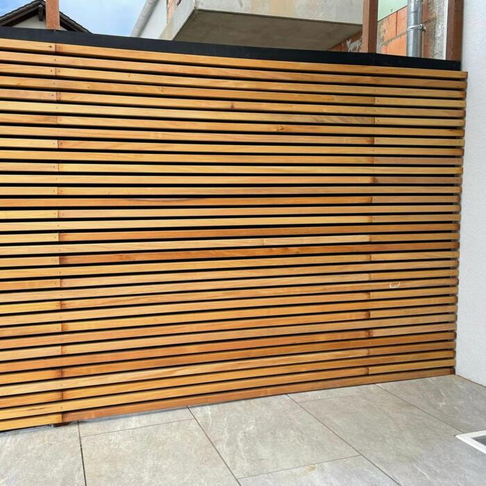 Moderner Sichtschutz - Ipé Balken 4.0 x 4.0 (Doppelseitig)