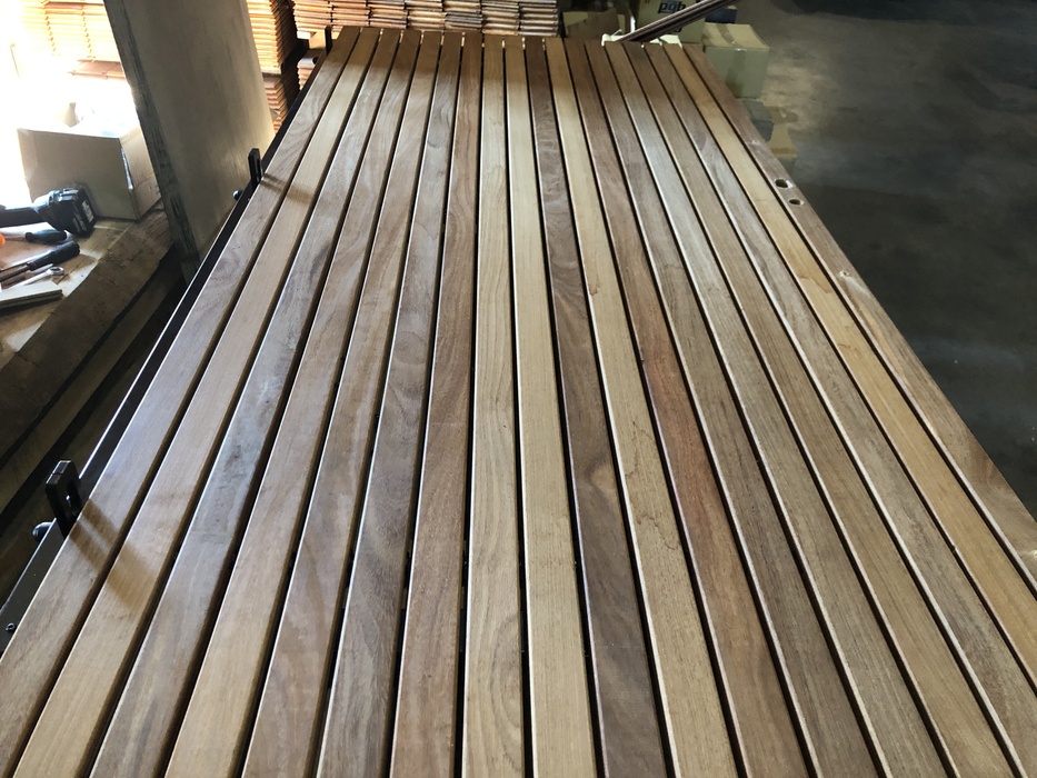 Modernes Ipé Tor 5 cm im Garten