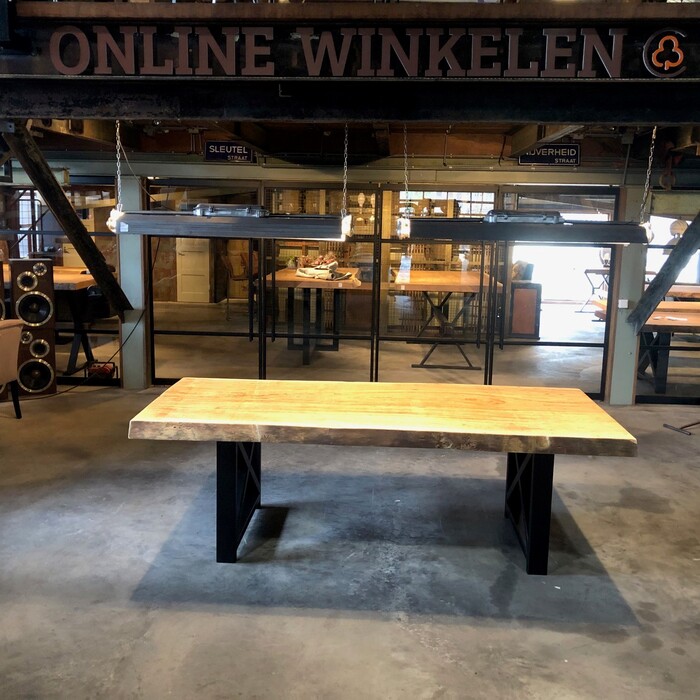 Baumstammtisch nr 811 - länge 2.50 m1 - 8 cm dick