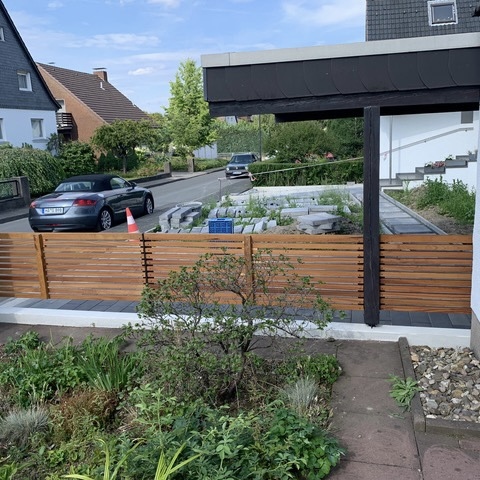 Sichtschutzelement niedrig horizontal mit unsichtbarem Clipsystem