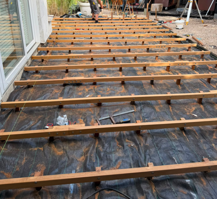 Ipé Unterkonstruktion aus Hartholz für Terrassendielen
