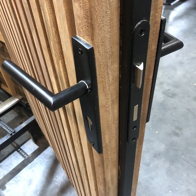 Exklusives doppelseitiges Ipé Hartholz Gartentor mit massiven 4,0 x 4,0 cm Balken