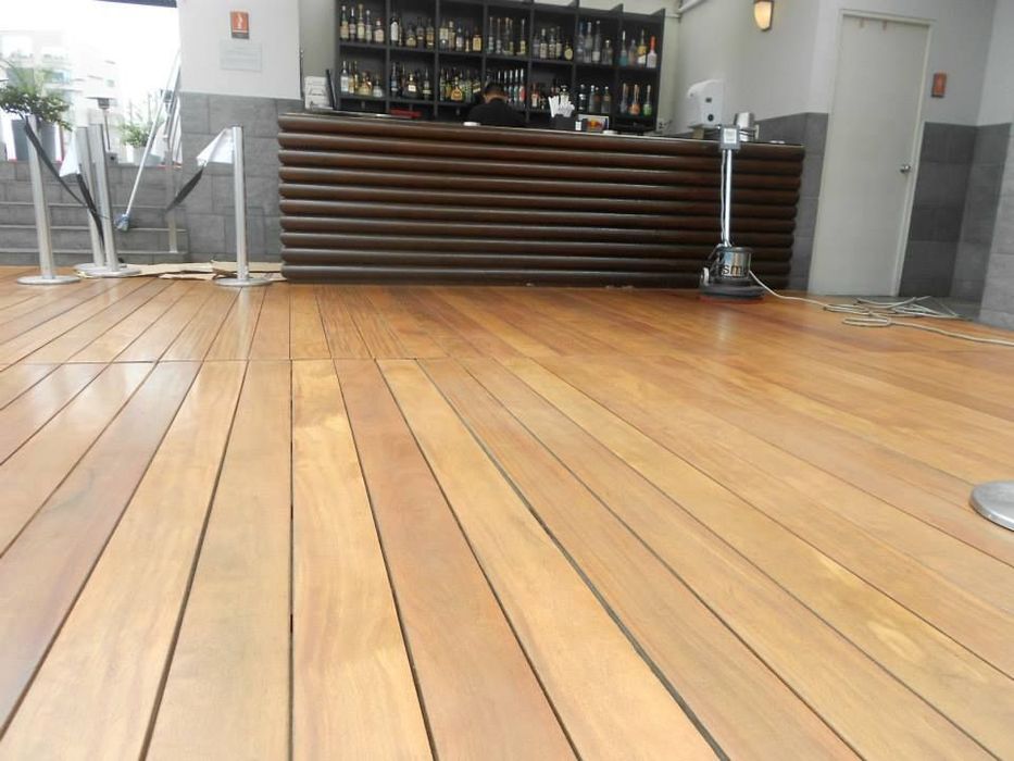 Detailansicht 14 cm breiter Ipé Dielen unsichtbar befestigt 