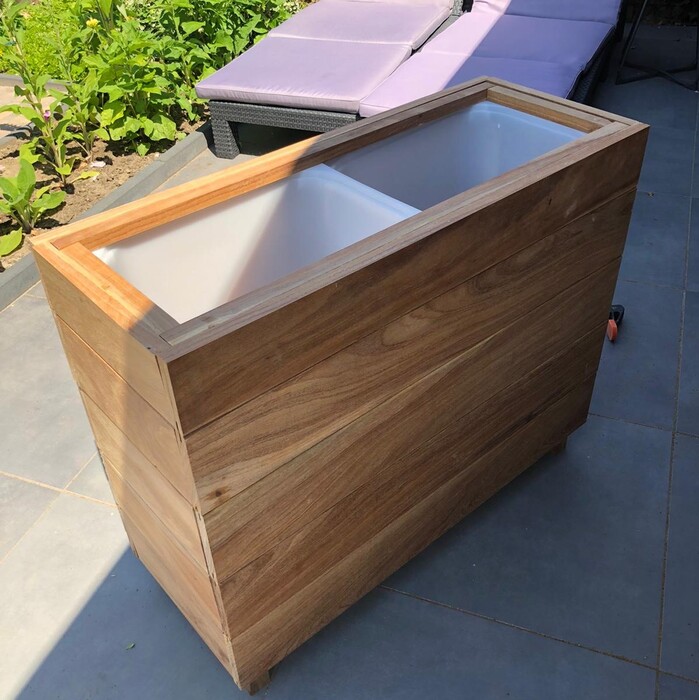 Luxuriöser hoher Pflanzkübel aus horizontalen Ipe-Lamellen