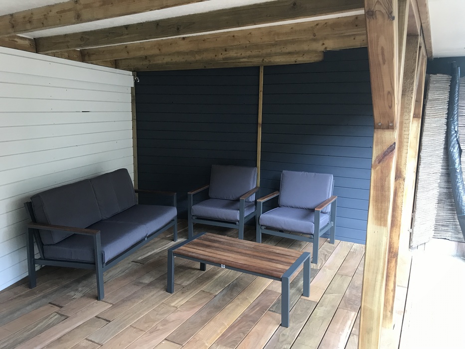 glatt-gehobelt-clips.jpg	Luxuriöse Ipé Terrasse aus glatt gehobelten Dielen mit unsichtbaren Clips